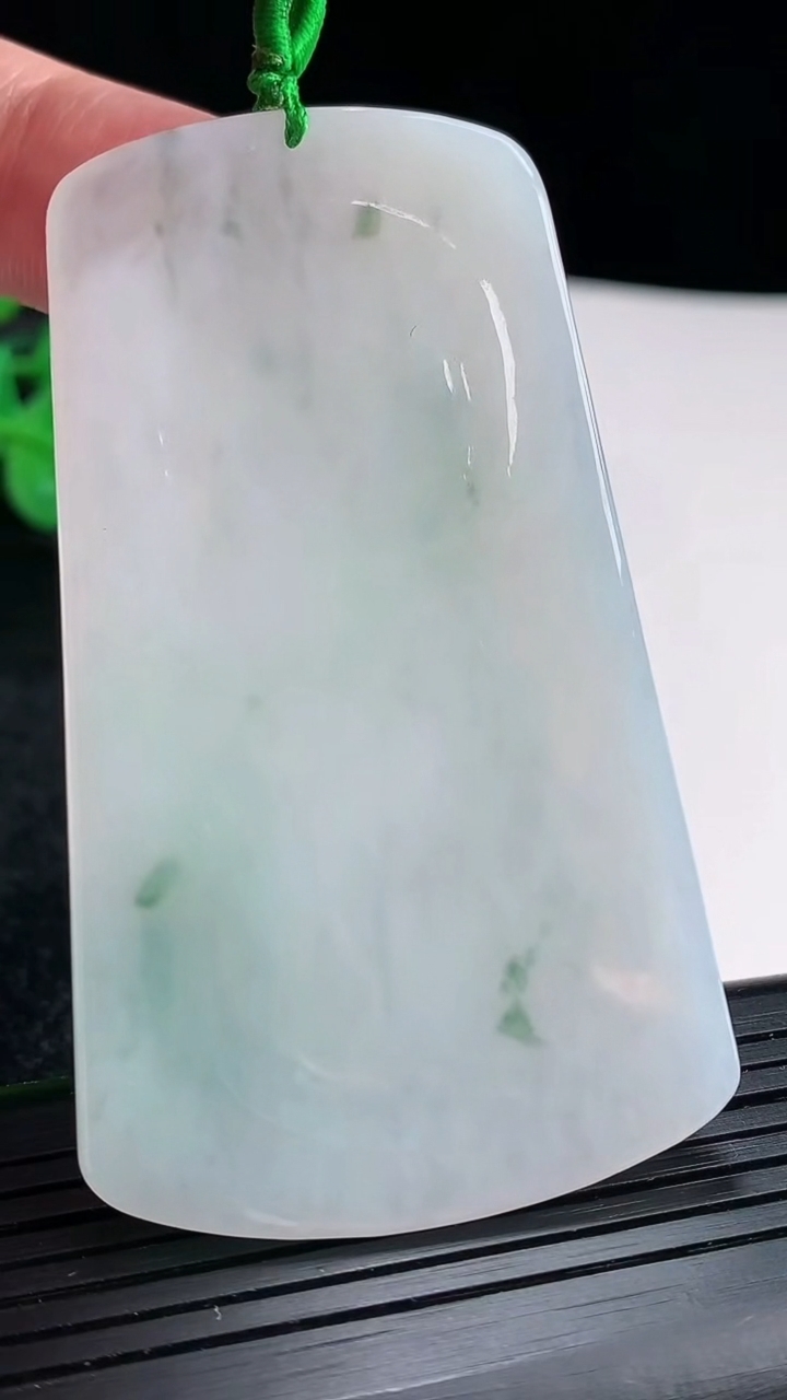 天然A货翡翠飘花祥龙阿弥陀佛吊坠尺寸68-40-5.5重量:31.99g
4月16日