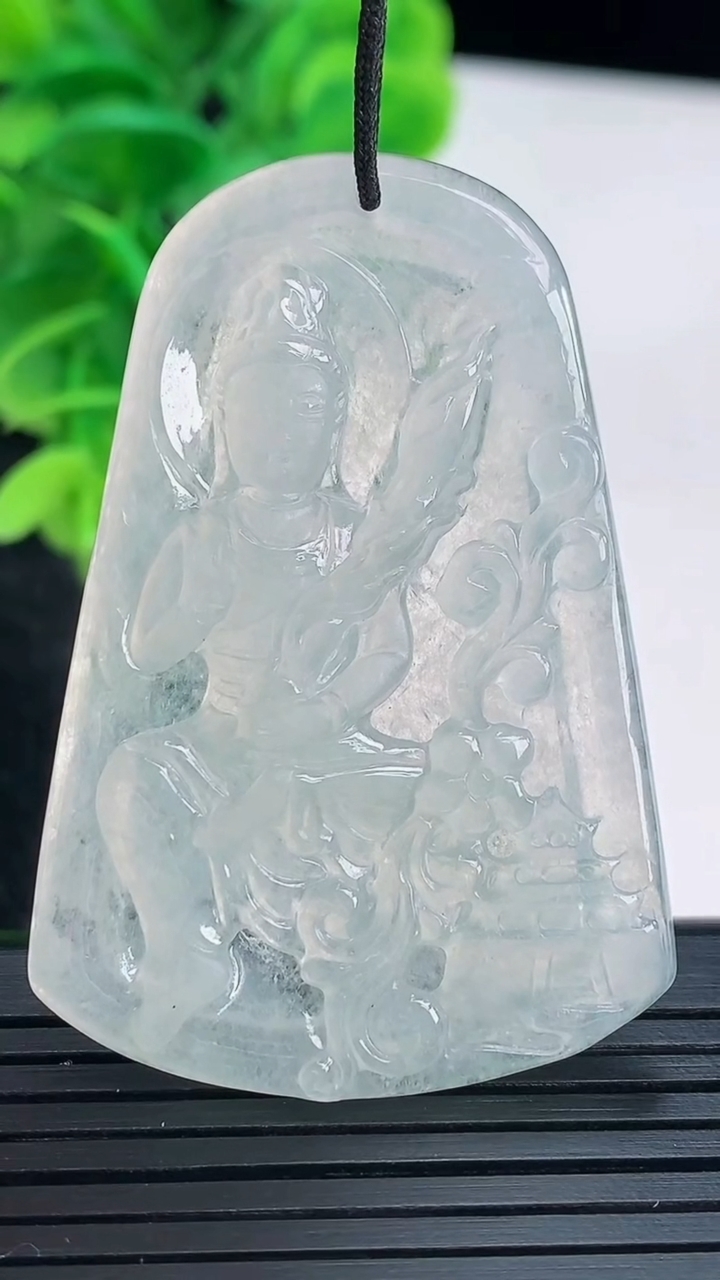 天然A货翡翠文殊菩萨吊坠尺寸50.2-34.3-4.4重量:15.70g
4月16日