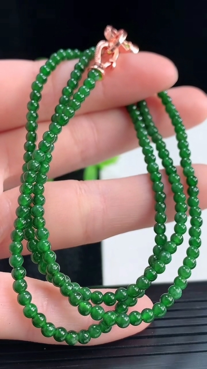 天然A货翡翠小米珠项链尺寸2.7重量:9.47g
4月16日