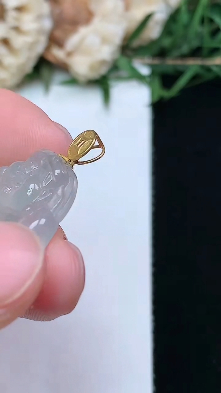 天然A货翡翠白冰财神爷吊坠，尺寸17.6-23.3-5.5，重量:4.21g
4月16日