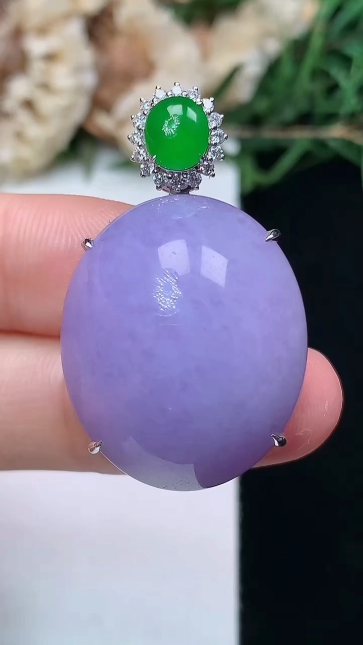 天然A货翡翠k金紫罗兰蛋面吊坠，尺寸24-21.2-13，重量:13.19g
4月16日