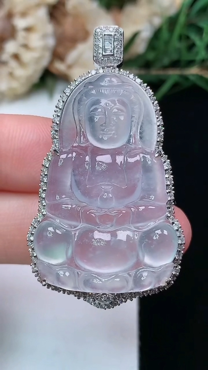 天然A货翡翠观音菩萨吊坠，尺寸45.4-25.4-9.9，裸石34.7-22.6，重量:9.48g
