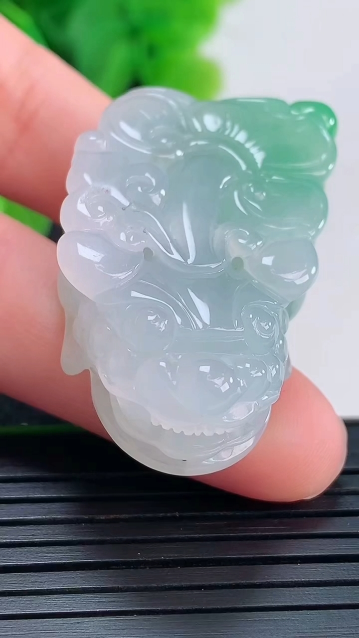 天然A货翡翠貔貅吊坠尺寸41-23.9-11.6重量:26.53g
4月16日