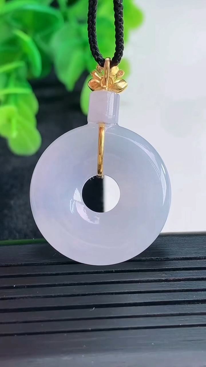 天然A货翡翠18K金紫罗兰飘花平安环吊坠尺寸38.4-25.9-5.3重量:8.10g
4月16日