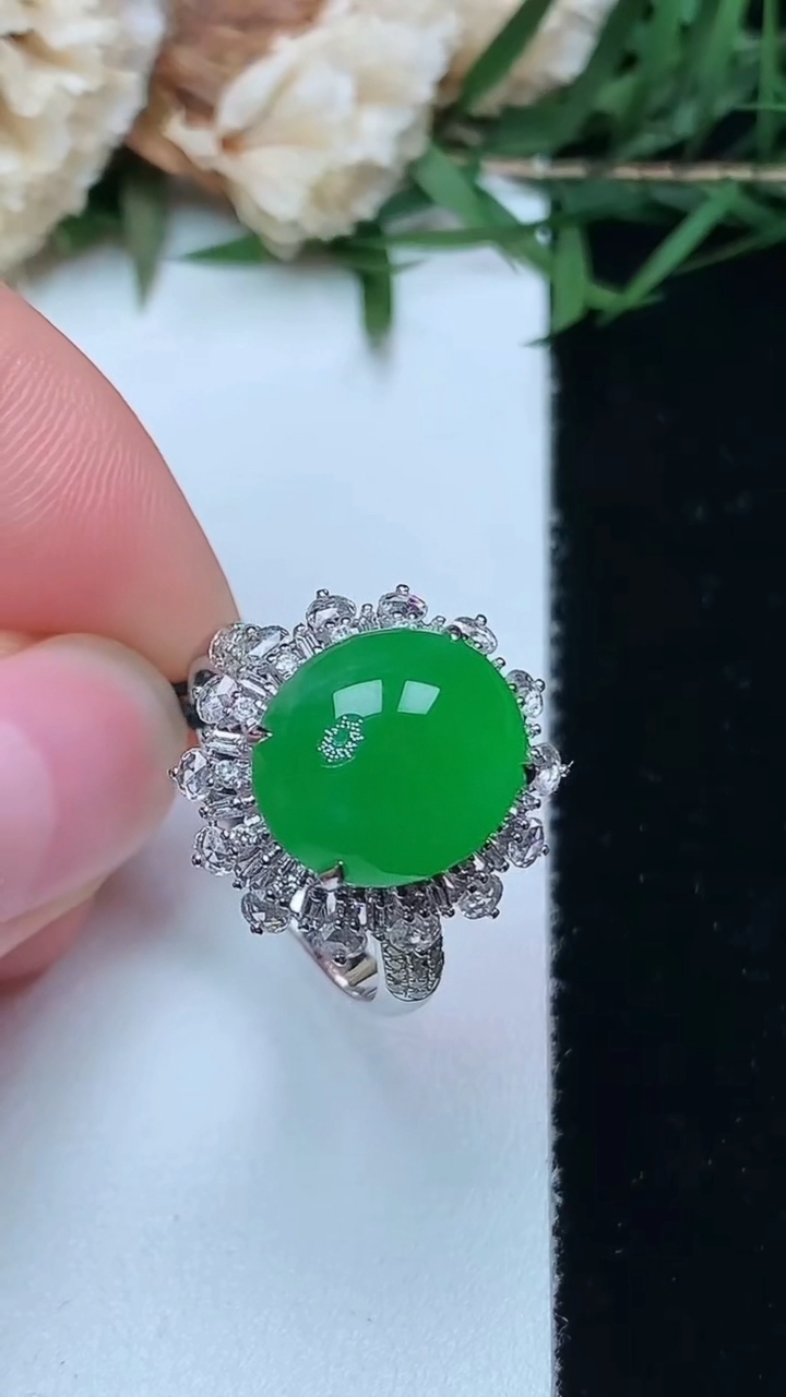 天然A货翡翠蛋面戒指，尺寸17.4-11.9-10.3，重量:4.49g2026年4月16日
工厂直