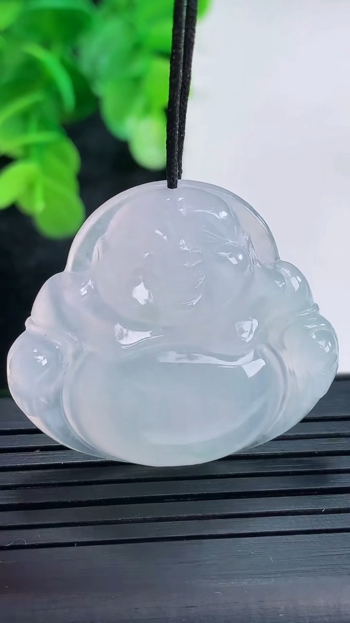 天然A货翡翠飘花佛公吊坠尺寸31.6-35.3-5.8重量:10.08g
4月16日