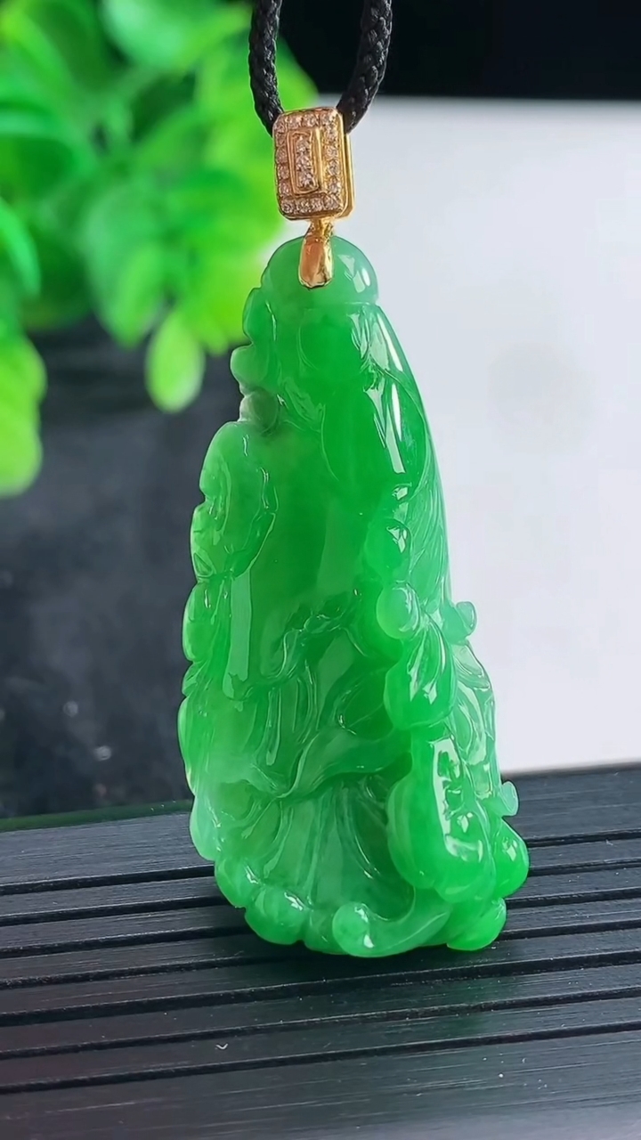 天然A货翡翠白菜吊坠尺寸48.9-17.3-8.9重量:11.03g
4月16日