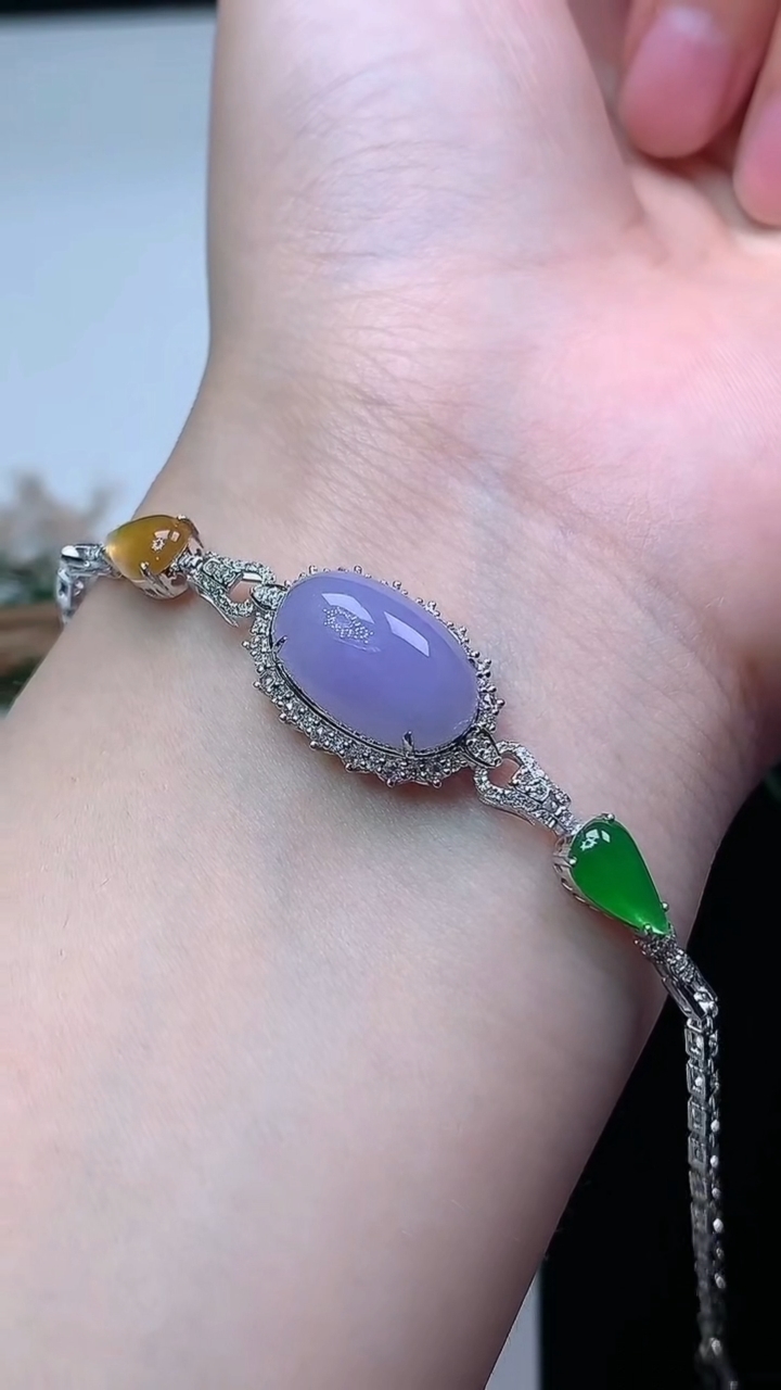 天然A货翡翠k金紫罗兰蛋面手链，尺寸14.6-9.3，重量:6.25g
4月16日