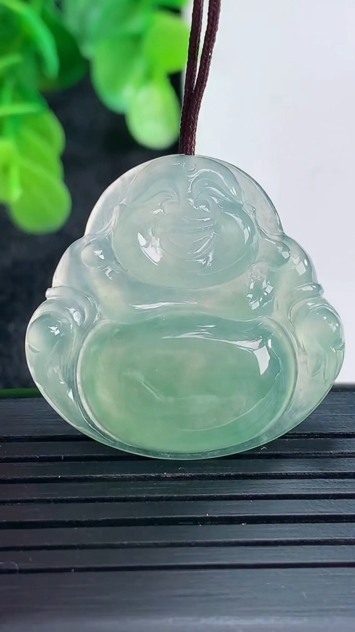 天然A货翡翠佛公吊坠尺寸28.4-30-5.5重量:7.65g
4月16日