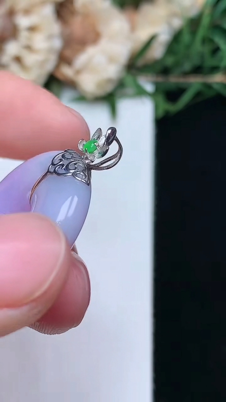 天然A货翡翠k金紫罗兰平安环吊坠，尺寸24.9-5.3，重量:7.00g
4月16日