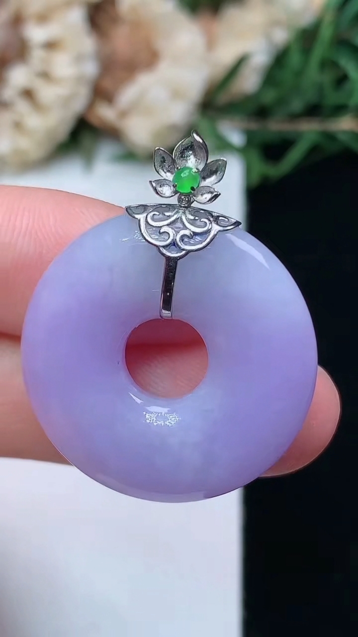 天然A货翡翠k金紫罗兰平安环吊坠，尺寸24.9-5.3，重量:7.00g
4月16日