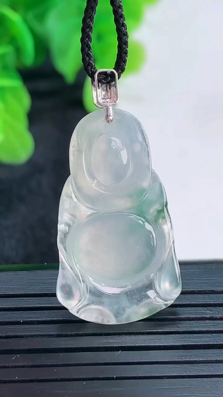 天然A货翡翠种飘花站佛 佛公吊坠尺寸35.4-16.3-5.4重量:4.49g
4月16日