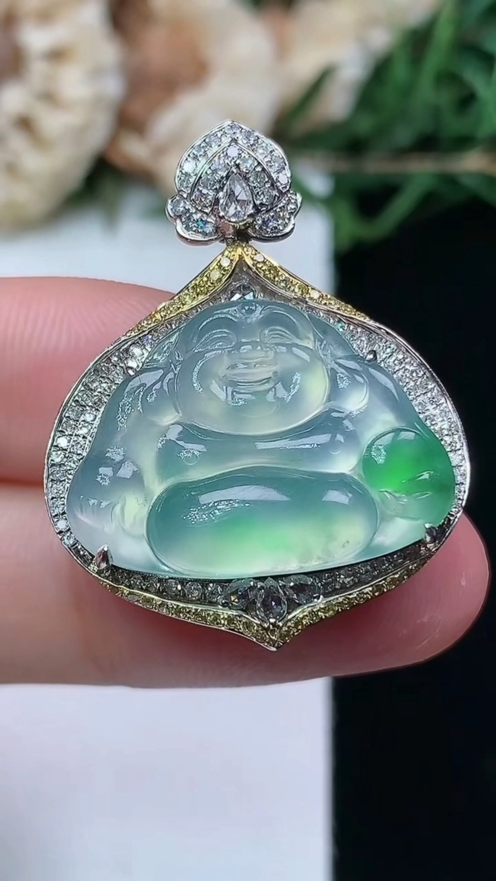 天然A货翡翠佛公吊坠，尺寸31.2-24.3-9.9，裸石15.4-21.6，重量:8.29g
4月