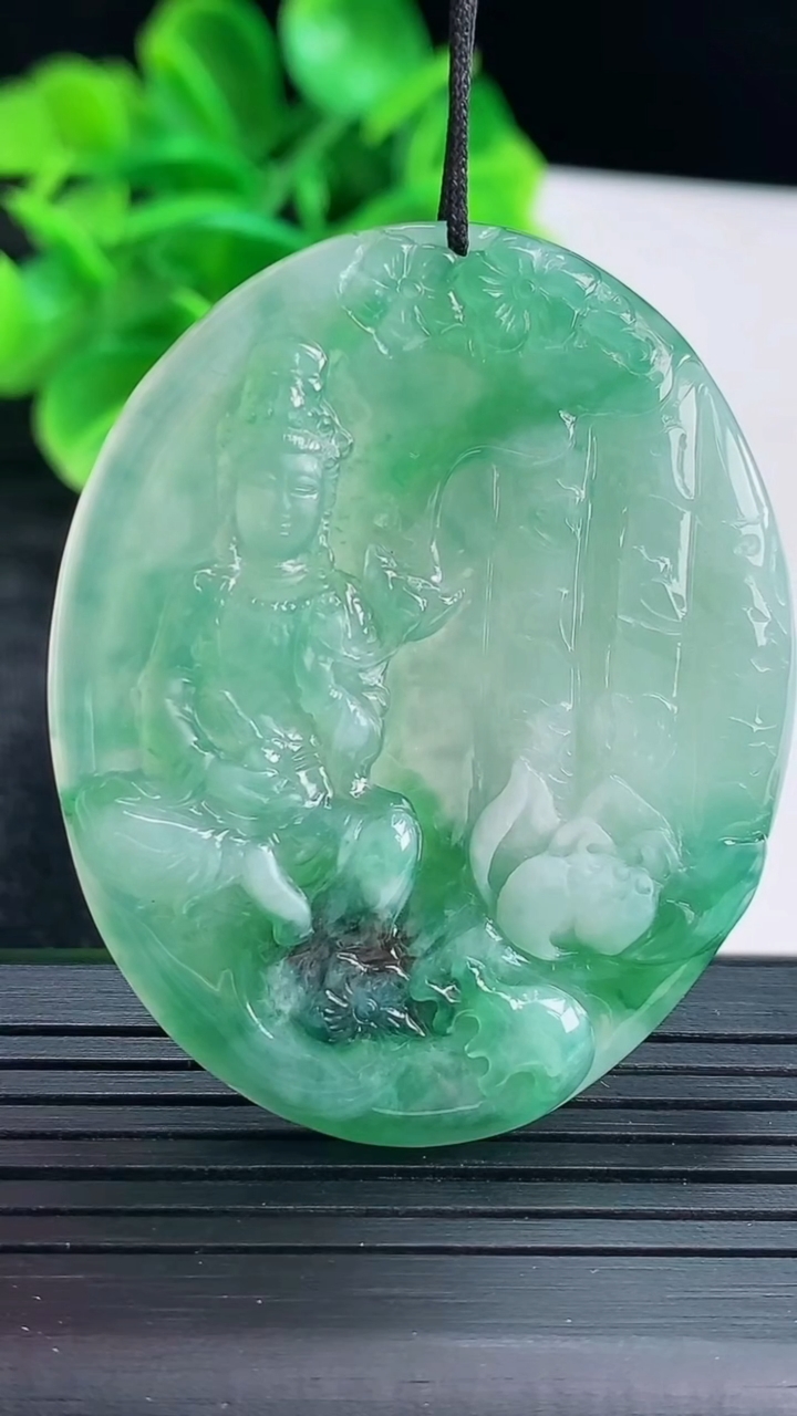 天然A货翡翠大势至菩萨吊坠尺寸49.2-39.9-4.8重量:23.13g
4月16日