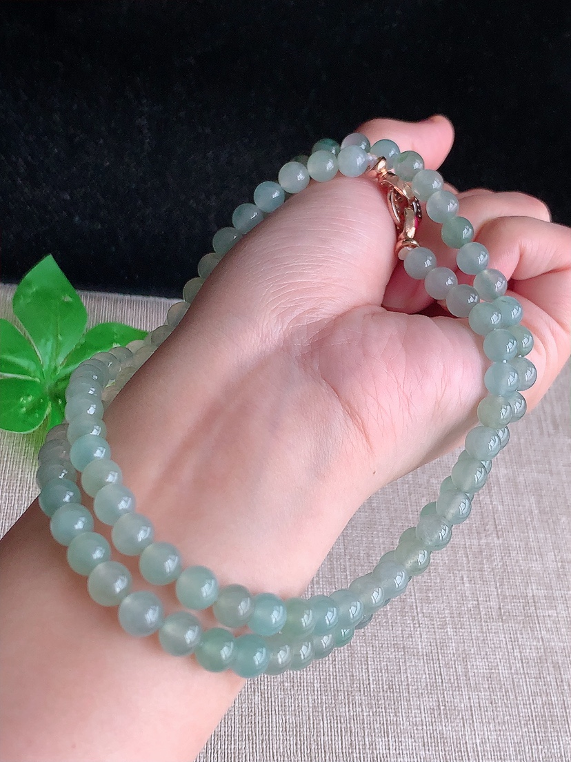 天然A货翡翠飘花圆珠项链毛衣链93颗 
尺寸6.4mm 重量55.14g 0415