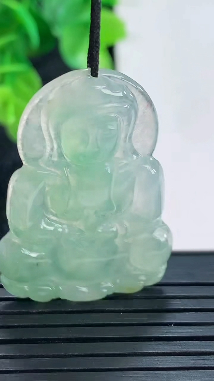 天然A货翡翠观音菩萨吊坠尺寸37.1-25-3.9重量:6.73g
4月16日