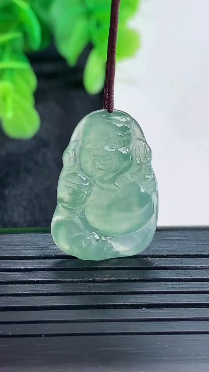 天然A货翡翠财神爷吊坠尺寸25.7-15.9-3.9重量:3.48g
4月16日