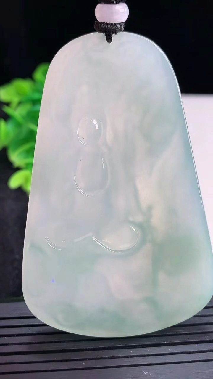 天然A货翡翠虚空藏菩萨吊坠尺寸72.5-46.1-5.9重量:48.97g
4月16日