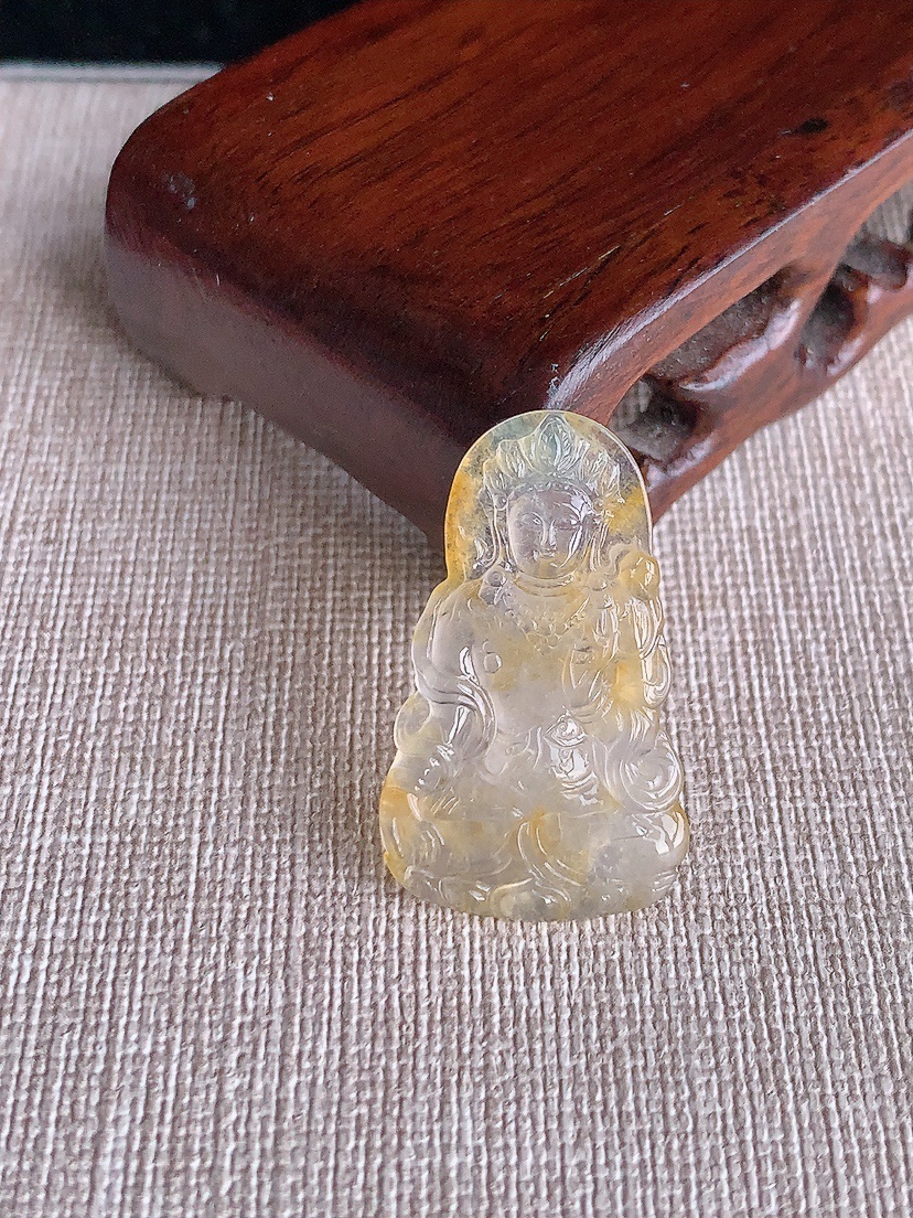 天然A货翡翠黄翡一刀切度母观音镶嵌件 
尺寸31.3-19-2mm 重量2.77g 0415