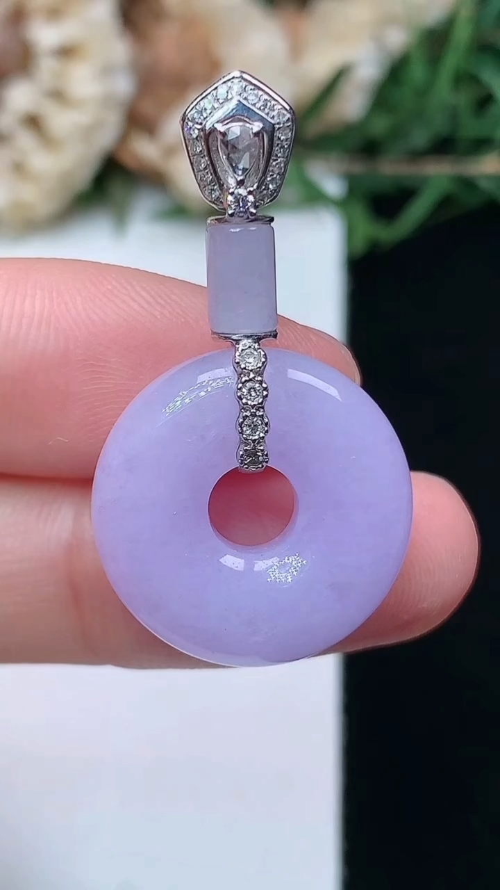 天然A货翡翠k金紫罗兰平安环吊坠，尺寸18.5-5.9，重量:5.28g
4月16日