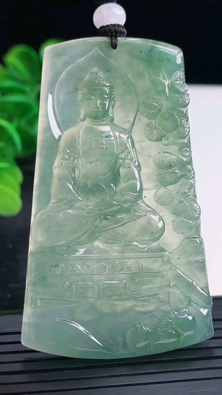 天然A货翡翠种飘花大日如来吊坠尺寸66.9-40.6-5.2重量:40.78g
4月16日