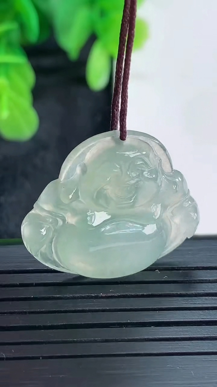 天然A货翡翠佛公吊坠尺寸23.5-25.7-5.3重量:5.17g
4月16日