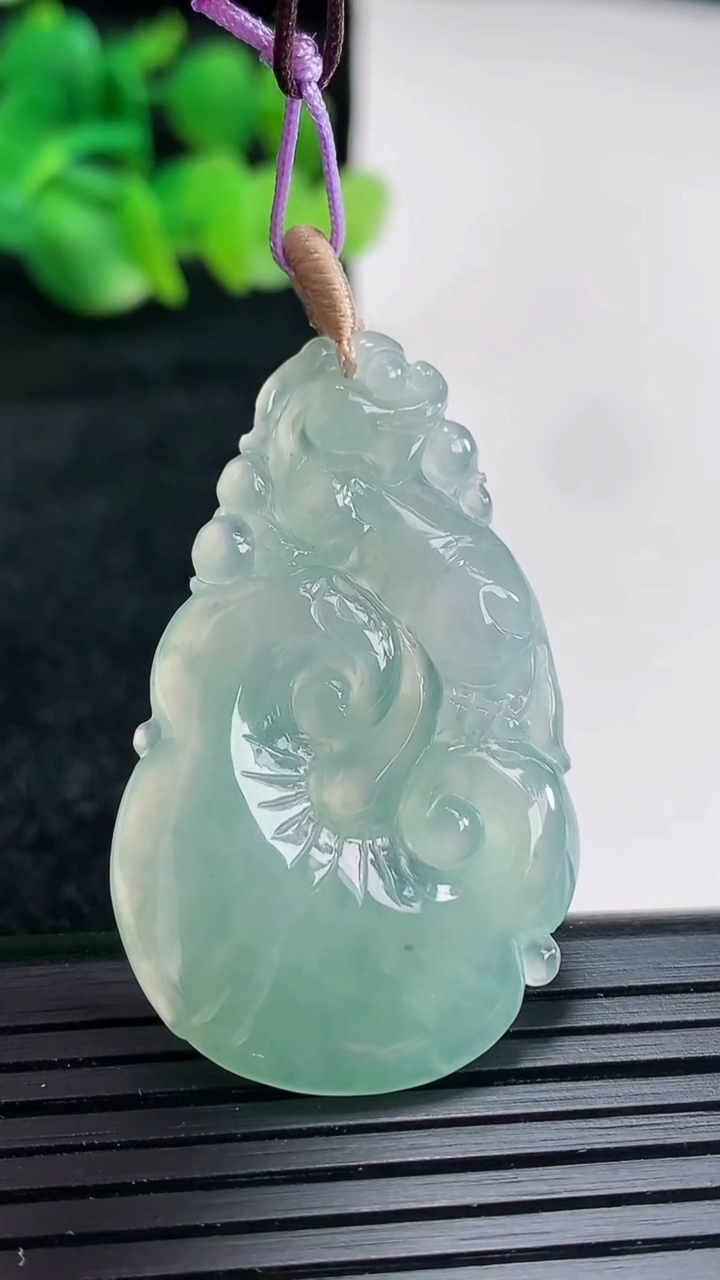 天然A货翡翠如意吊坠尺寸39-24.5-4重量:7.56g
4月16日