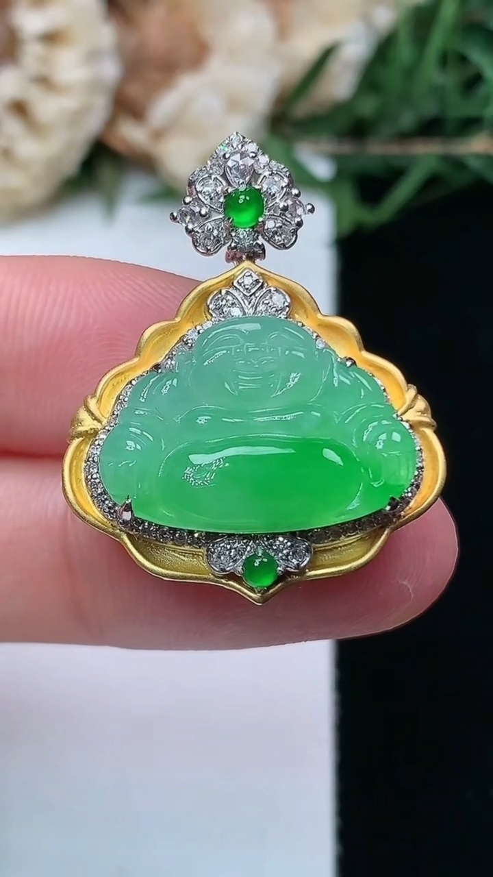 天然A货翡翠佛公吊坠，尺寸29.6-23.3-9.9
4月16日