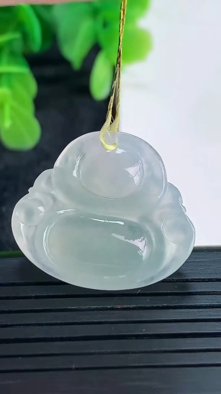 天然A货翡翠佛公吊坠尺寸24.1-26.8-5.9重量:5.96g
4月16日