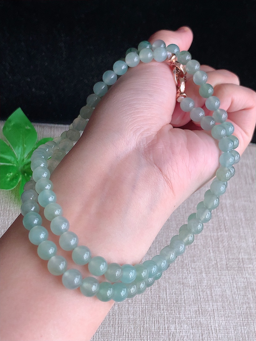 天然A货翡翠飘花圆珠项链毛衣链93颗 
尺寸6.4mm 重量55.14g 0415