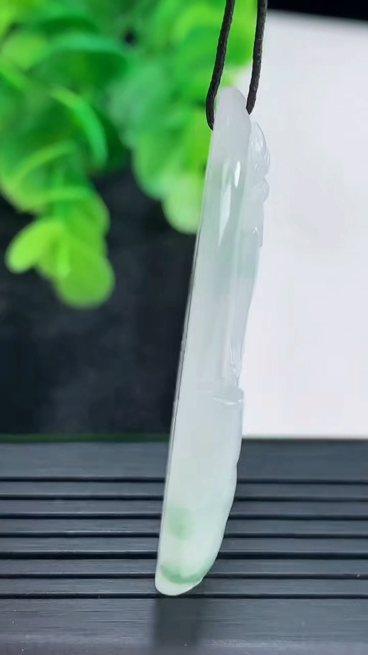 天然A货翡翠飘花虚空藏菩萨吊坠尺寸45.6-35.5-5.7重量:16.83g
4月16日