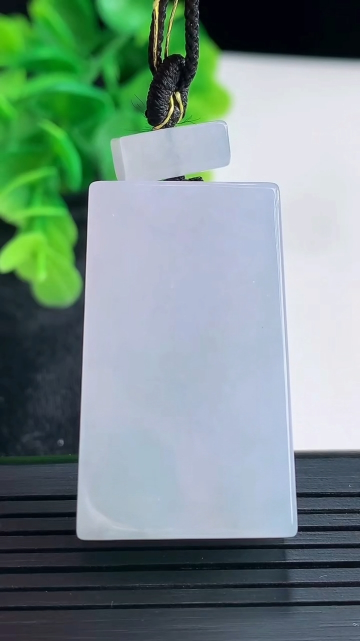 天然A货翡翠紫罗兰无事牌吊坠尺寸38.6-22.9-11.9重量:36.73g
4月16日