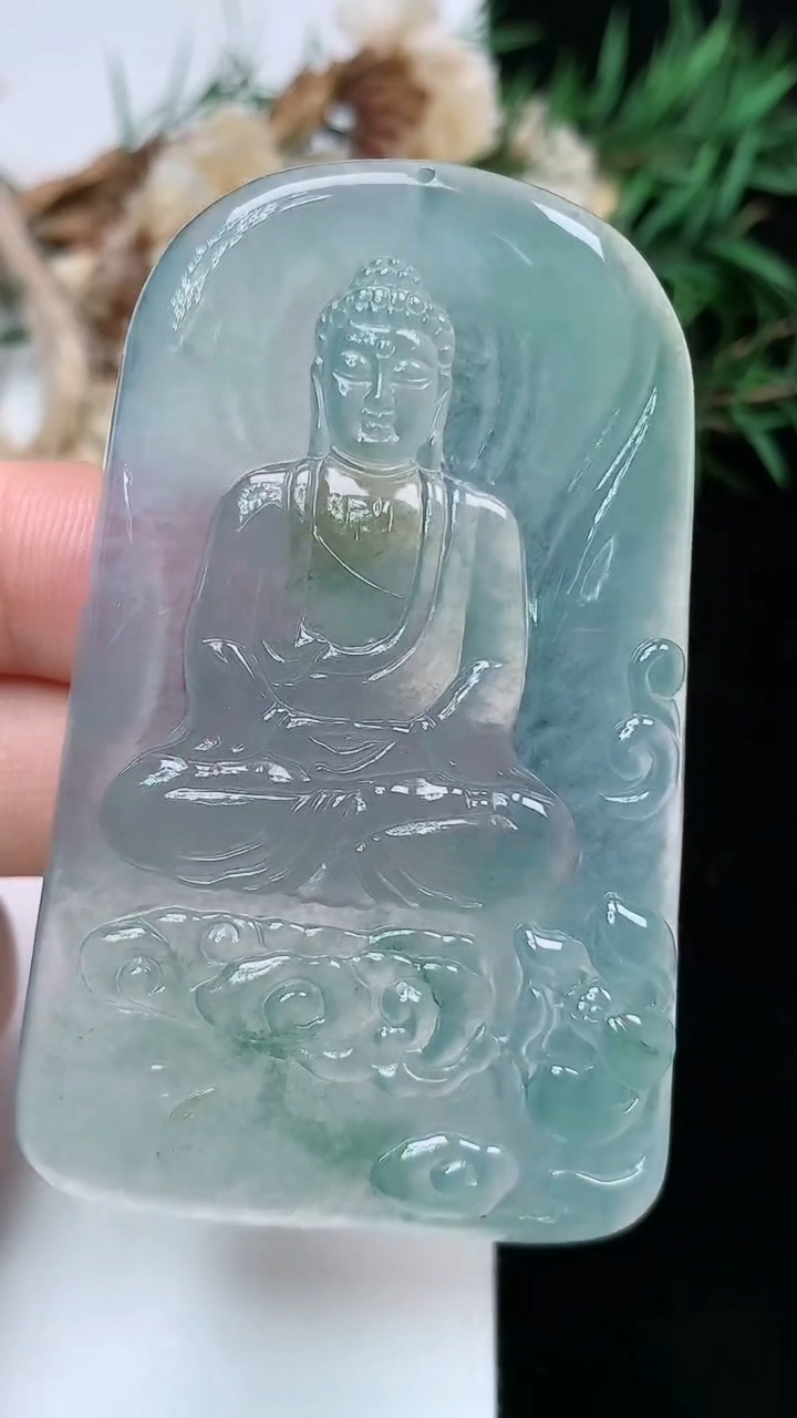 天然A货翡翠大日如来吊坠，尺寸62.2-38.4-5.3，重量:29.99g
4月16日