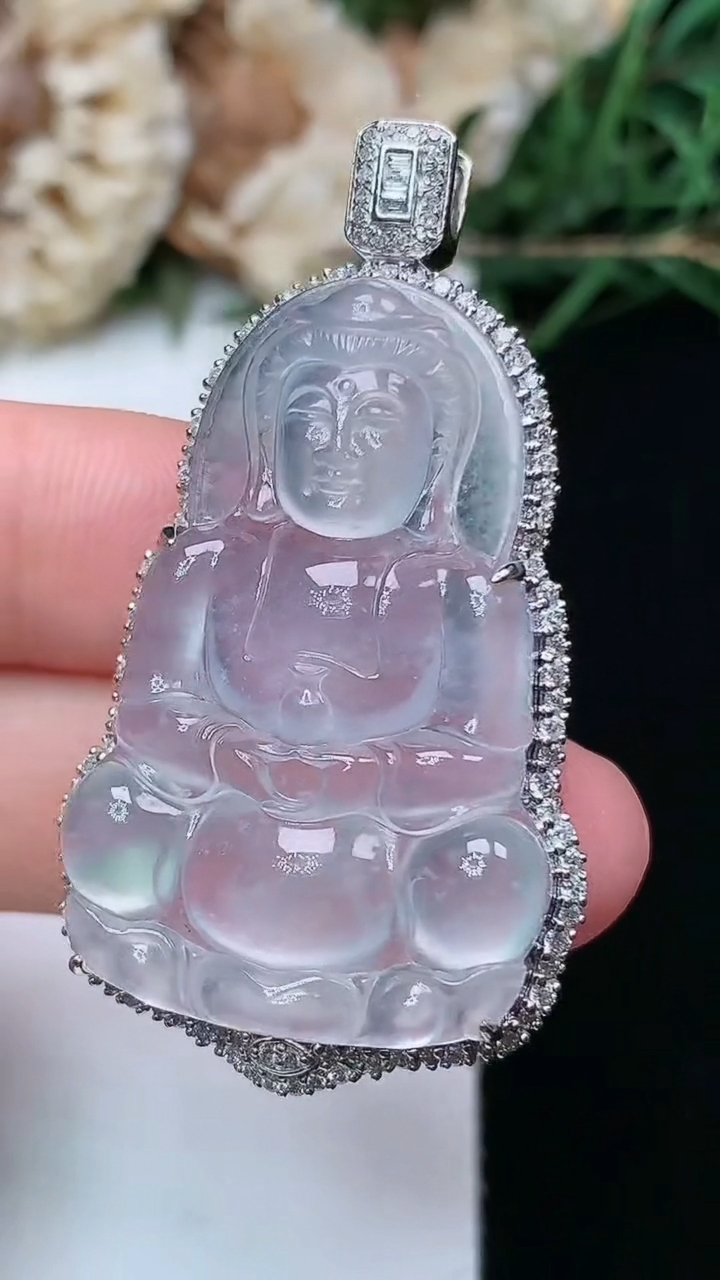 天然A货翡翠观音菩萨吊坠，尺寸45.4-25.4-9.9，裸石34.7-22.6，重量:9.48g
4月16日