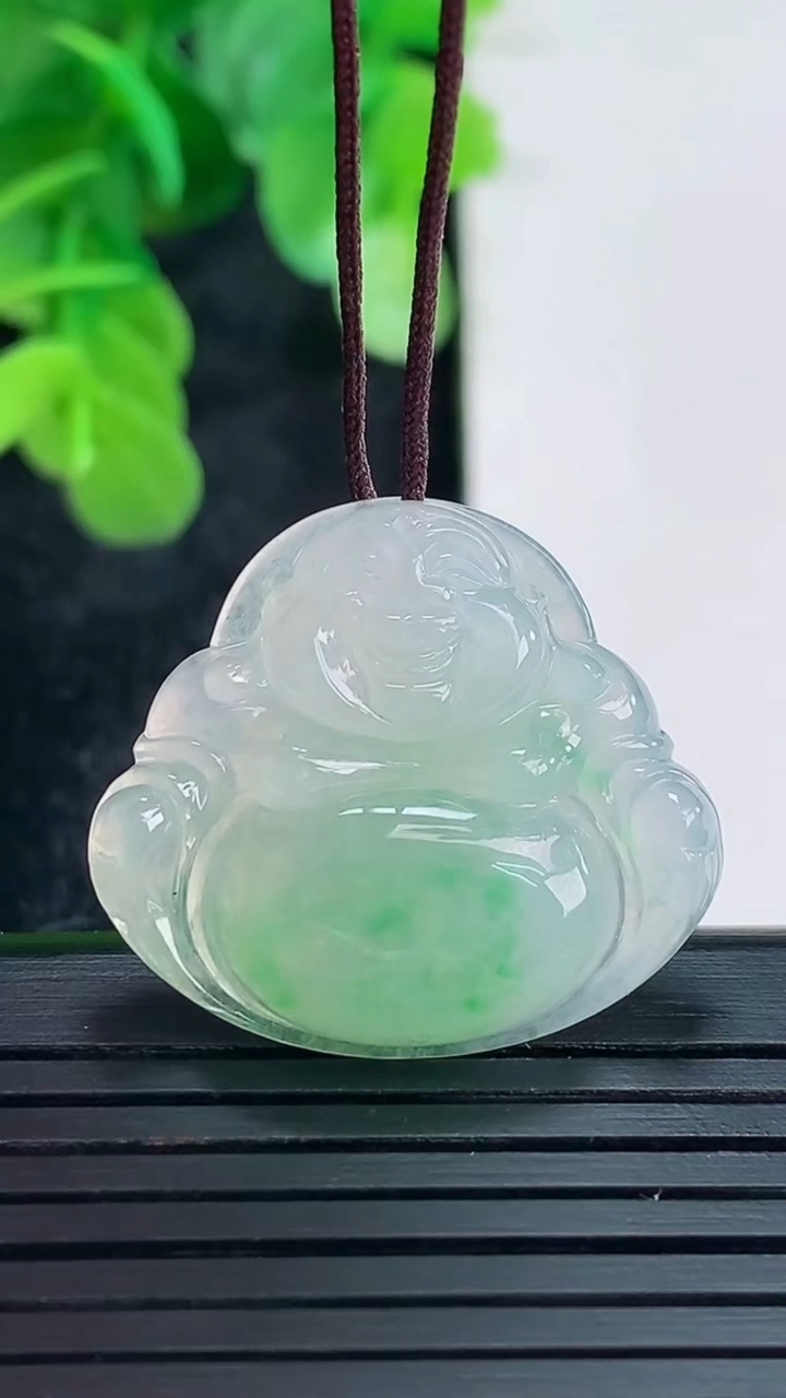 天然A货翡翠佛公吊坠尺寸24.3-27.5-5.5重量:5.80g
4月16日