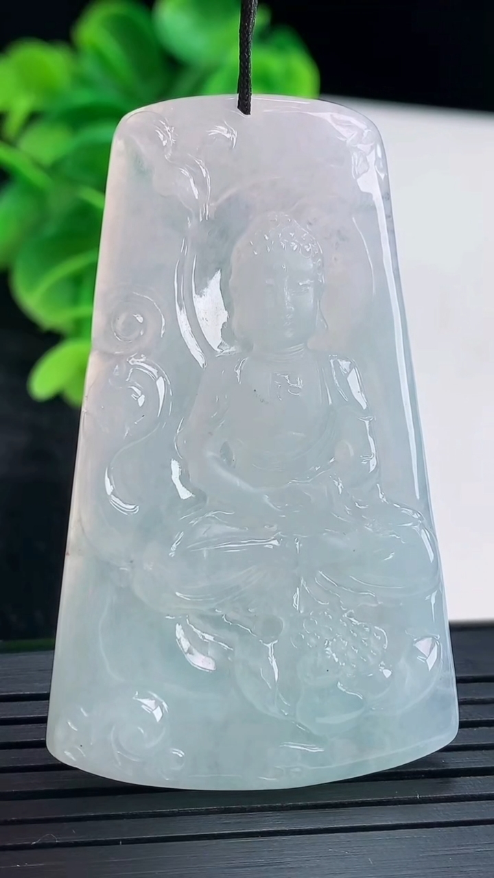 天然A货翡翠大日如来吊坠尺寸57.1-33.9-5重量:20.40g
4月16日