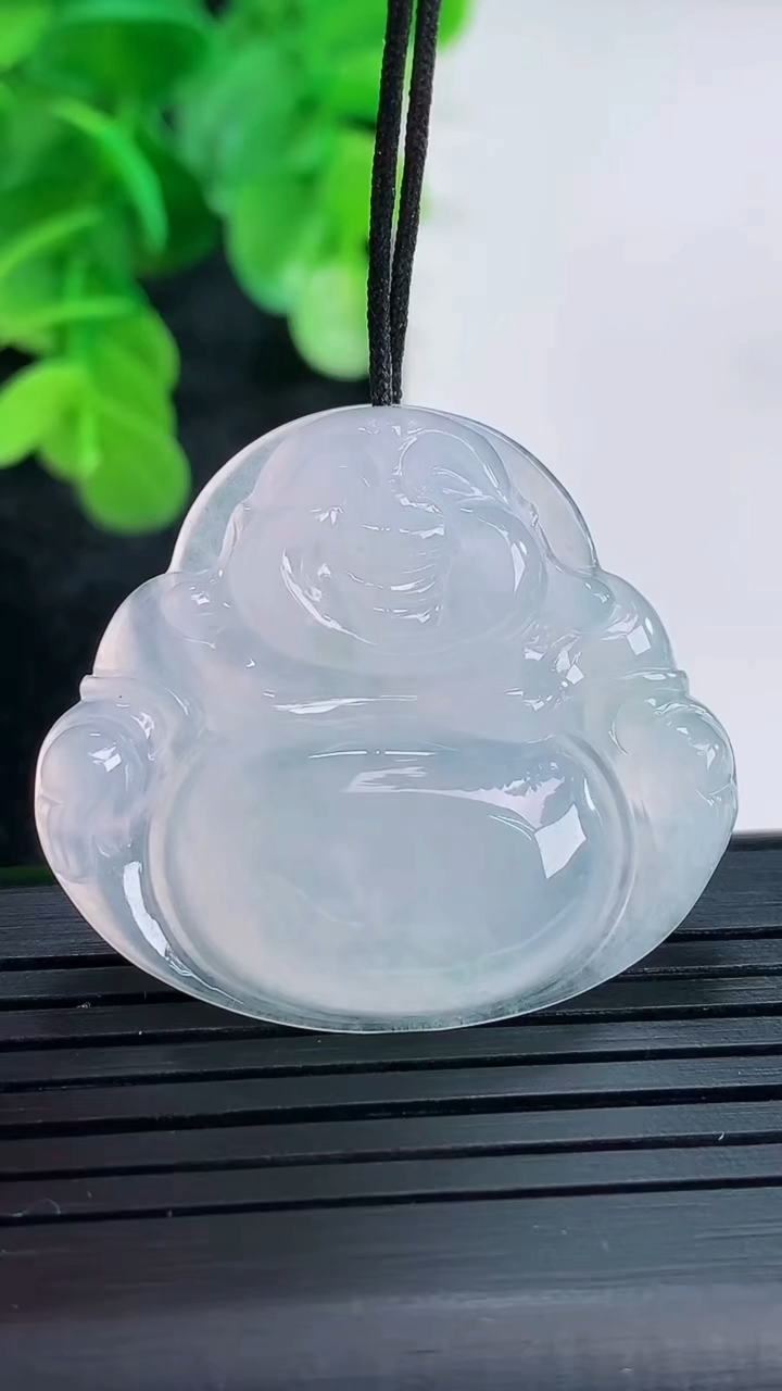 天然A货翡翠飘花佛公吊坠尺寸31.6-35.3-5.8重量:10.08g
4月16日