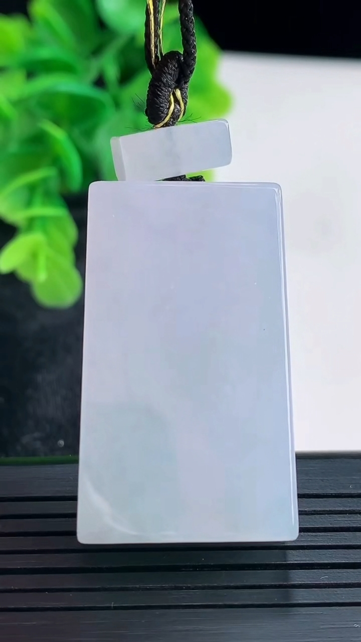 天然A货翡翠紫罗兰无事牌吊坠尺寸38.6-22.9-11.9重量:36.73g
4月16日