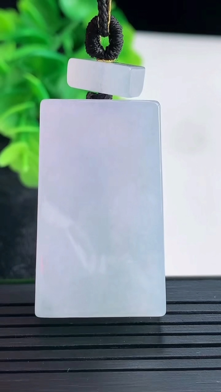 天然A货翡翠紫罗兰无事牌吊坠尺寸38.6-22.9-11.9重量:36.73g
4月16日