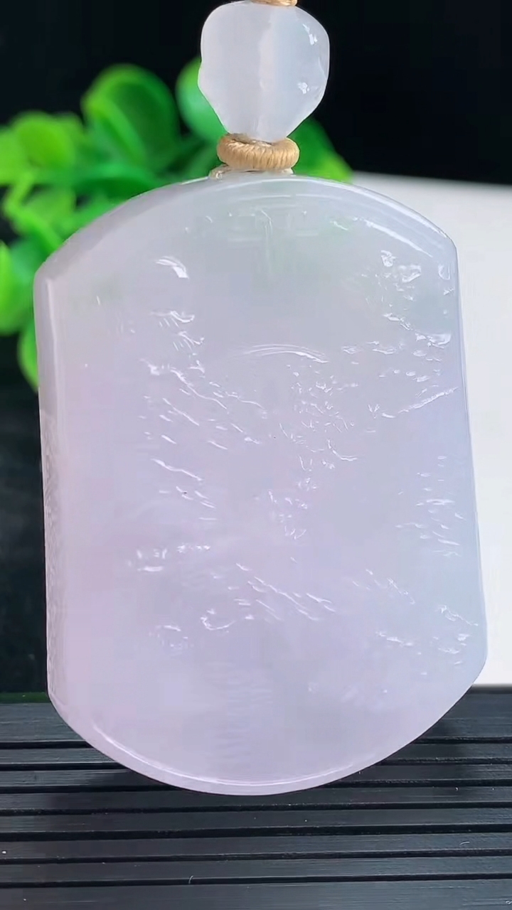 天然A货翡翠春带彩紫罗兰仿古无事牌吊坠尺寸50.9-37.7-11.1重量:64.05g
4月16日