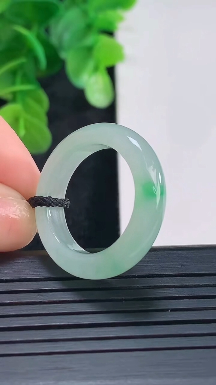 天然A货翡翠指环戒指尺寸19.2-5.5-3.8重量:4.71g2026年4月16日
工厂直销收藏佳