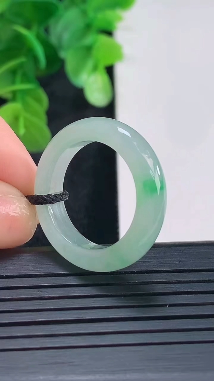 天然A货翡翠指环戒指尺寸19.2-5.5-3.8重量:4.71g2026年4月16日
工厂直销收藏佳