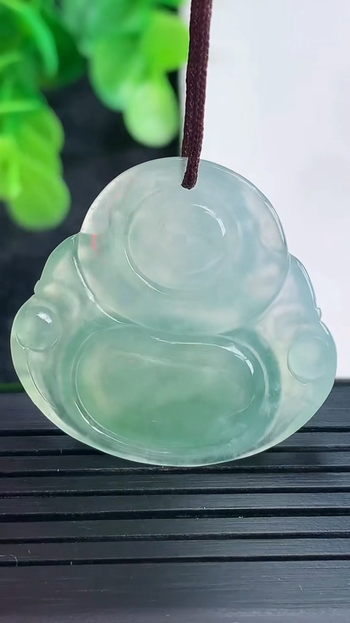 天然A货翡翠佛公吊坠尺寸28.4-30-5.5重量:7.65g
4月16日