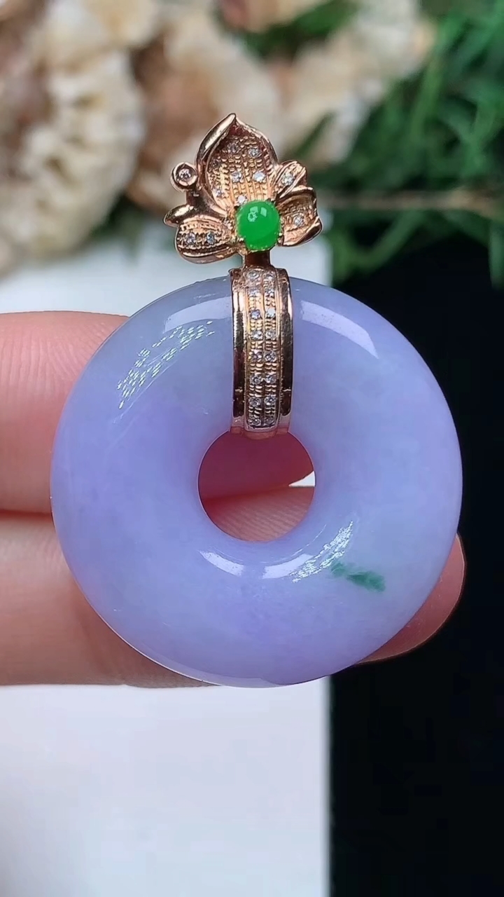 天然A货翡翠k金紫罗兰 飘花平安环吊坠，尺寸25-7.2，重量:9.86g
4月16日