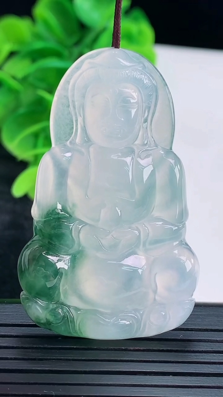 天然A货翡翠种飘花观音菩萨吊坠尺寸51.9-32.5-5.5重量:16.63g
4月16日