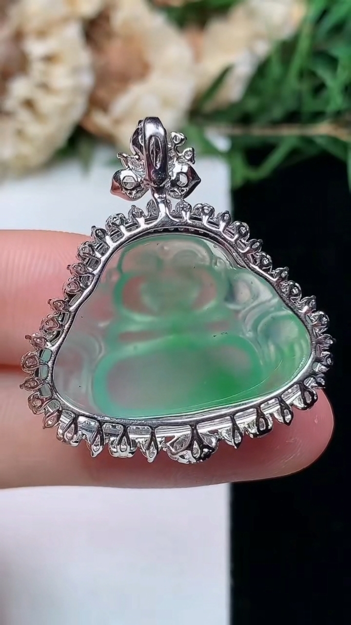 天然A货翡翠佛公吊坠，尺寸32-29-9.5，裸石17.3-26，重量:6.69g
4月16日