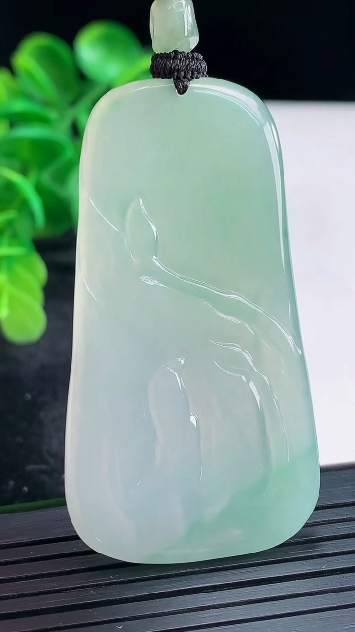 天然A货翡翠悟道吊坠尺寸57.6-30.7-3.7重量:21.23g
4月16日