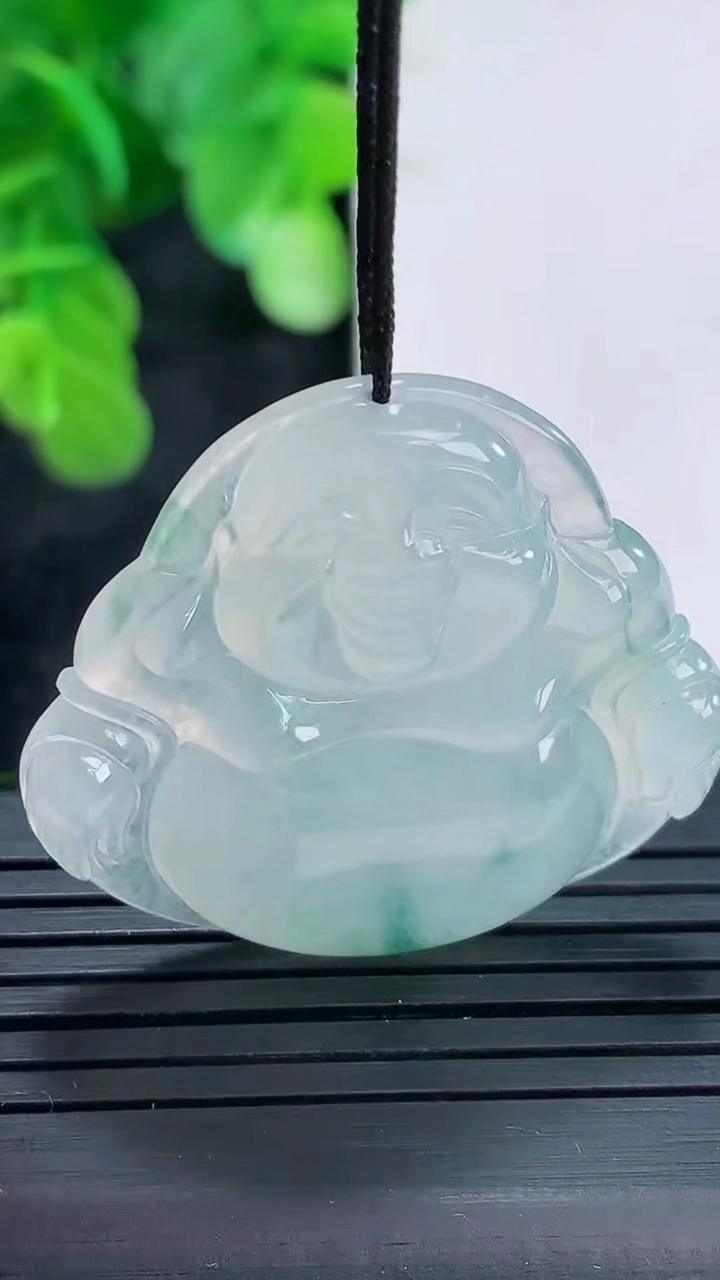 天然A货翡翠冰种飘花佛公镶嵌件尺寸31.1-33.9-5.4重量:9.93g
4月16日