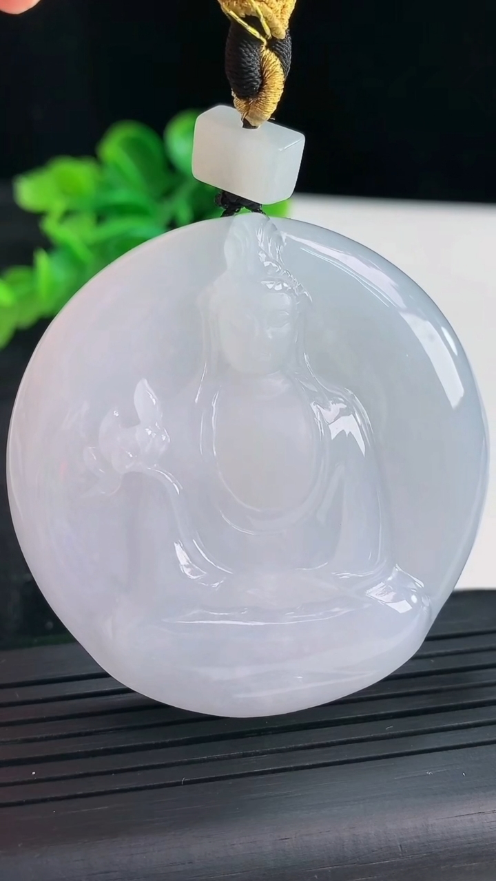 天然A货翡翠紫罗兰大势至菩萨吊坠尺寸53-52.6-11重量:64.38g
4月16日