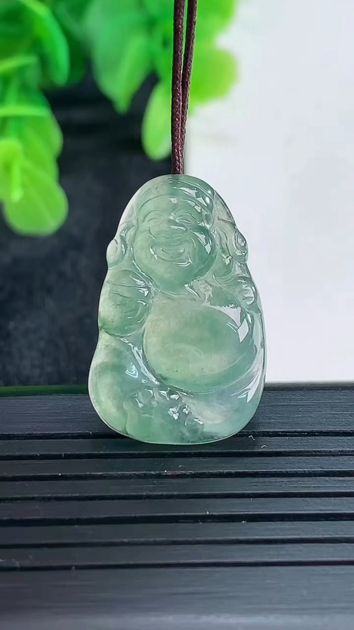 天然A货翡翠财神爷吊坠尺寸25.7-15.9-3.9重量:3.48g
4月16日